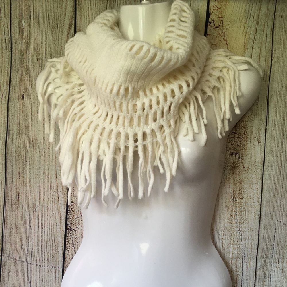 Infinity Scarf White - Picture 2 of 2